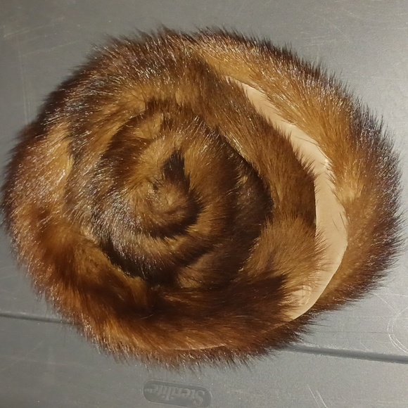 Fur & velvet hat - Picture 1 of 3